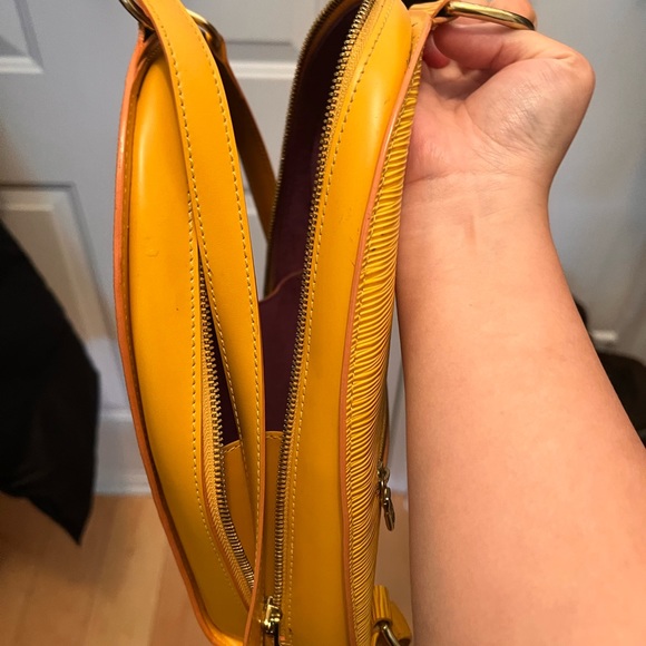 Louis Vuitton Mabillon 865698 Epi Leather Backpack - Picture 10 of 13